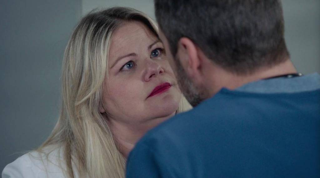 Isabelle Granger (Geneviève Schmidt) et Daniel Laramée (Bruno Marcil) dans STAT