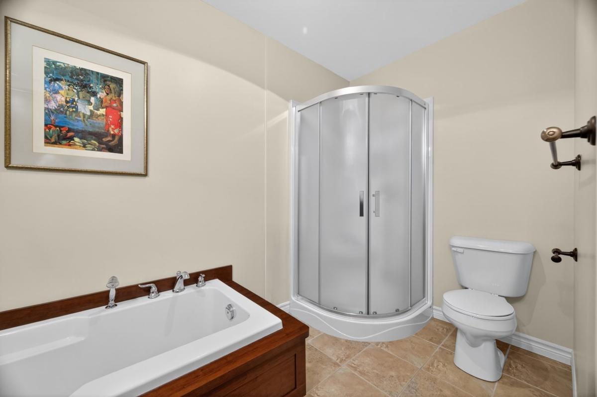 Vanité et rangement de la salle de bain