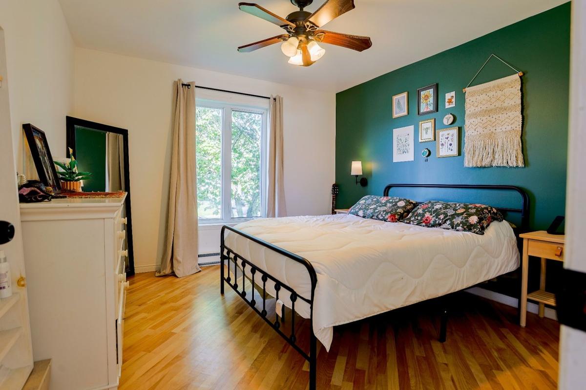 La chambre principale, spacieuse et apaisante
