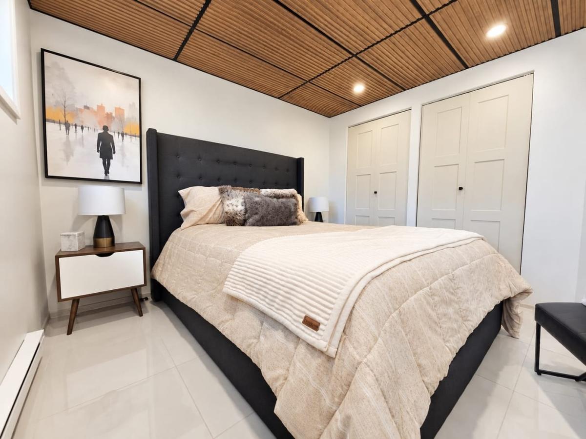 Autre angle de la chambre principale