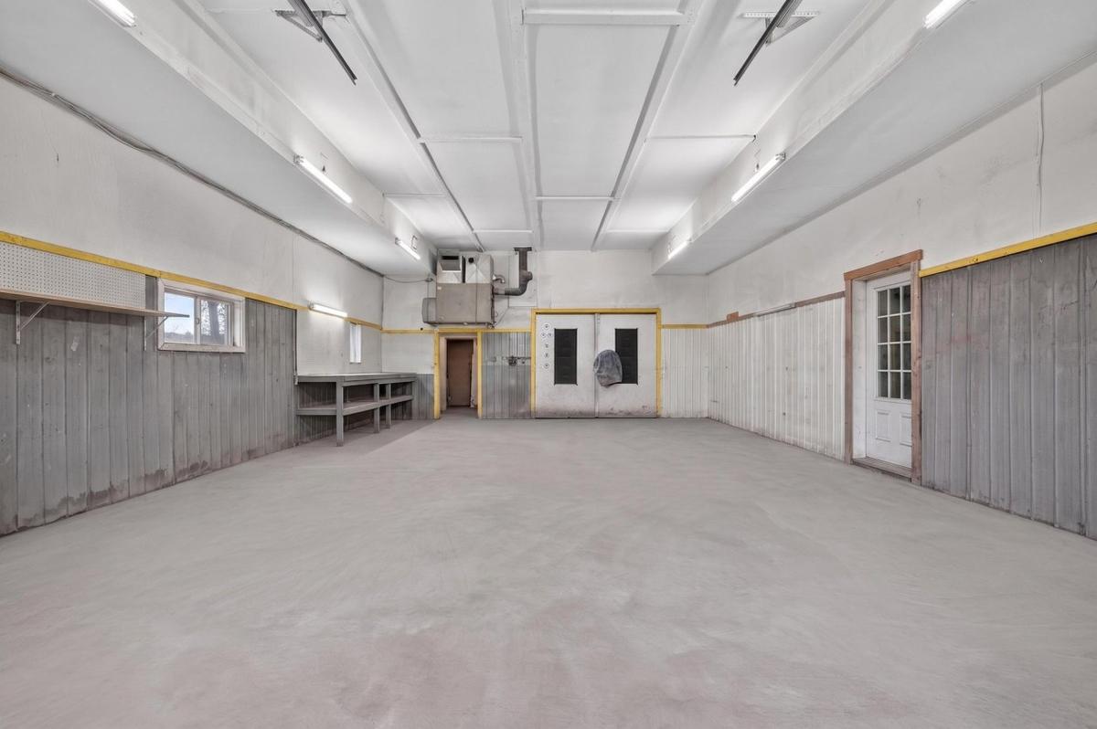 Espace de travail dans le garage