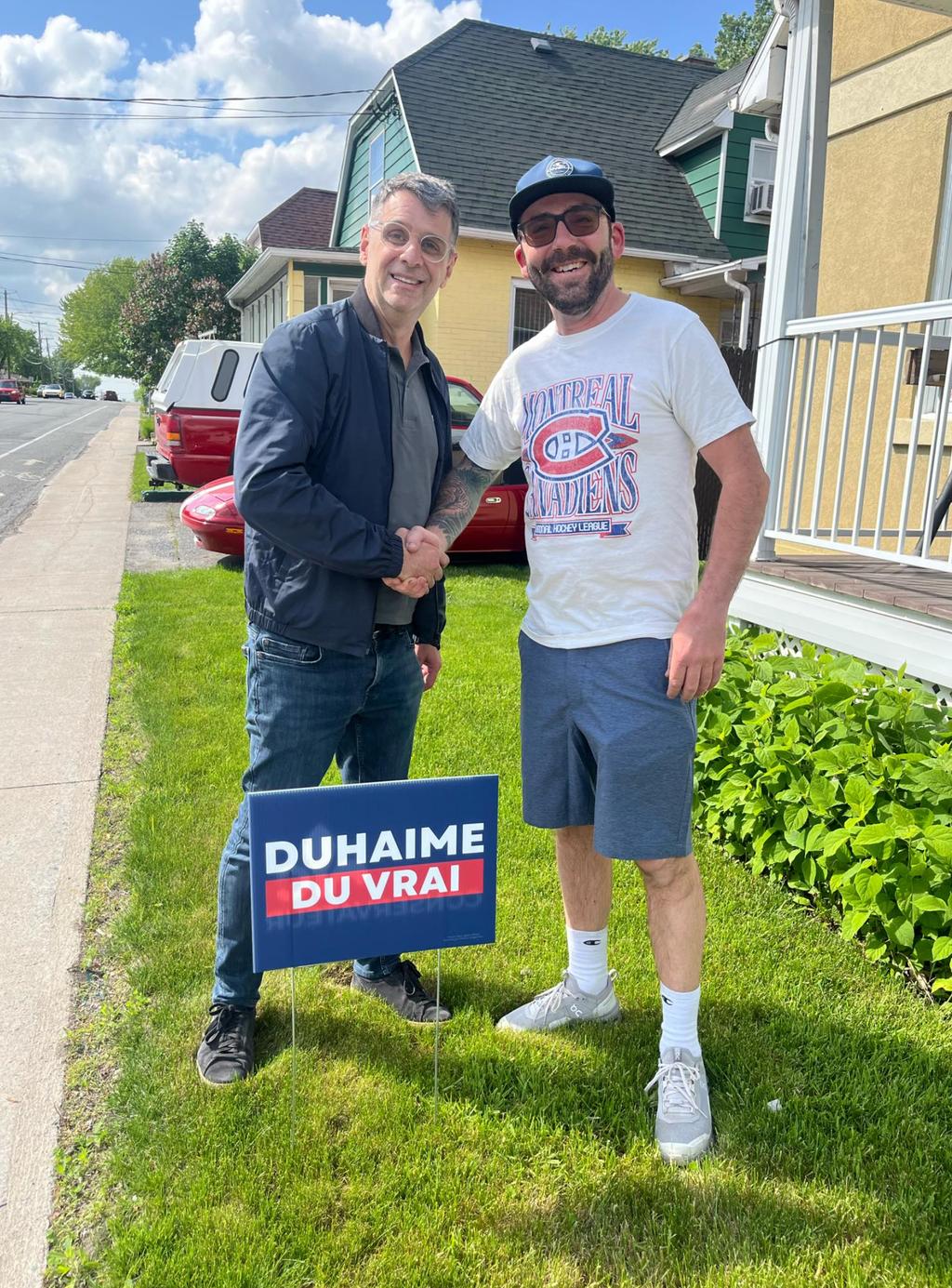 Éric Duhaime et un partisan du PCQ pour les élections partielles dans Arthabaska
