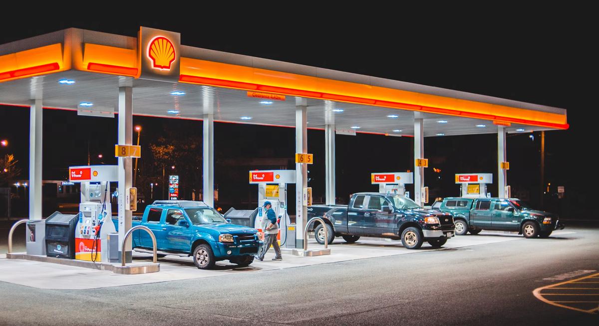 Une station d'essence Shell