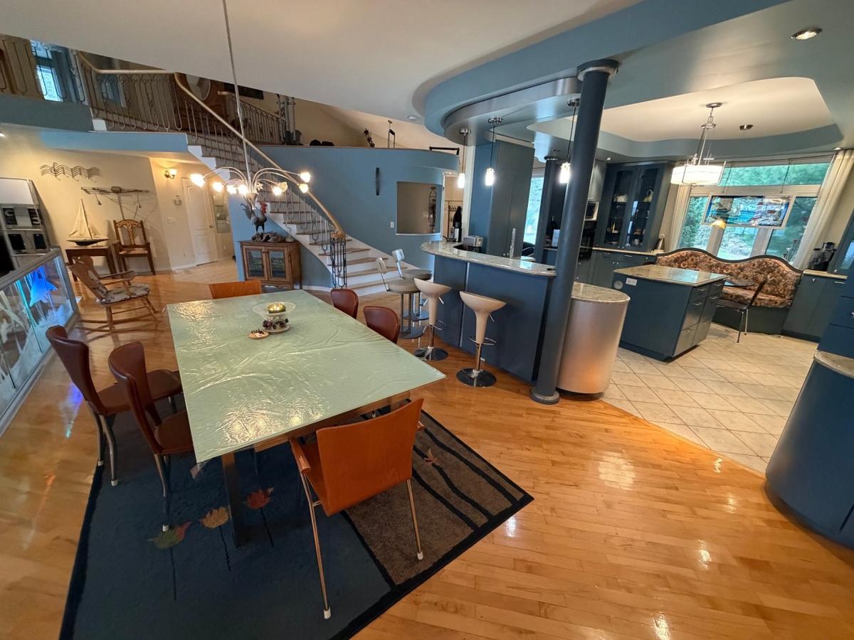 Salle à manger vue depuis le salon