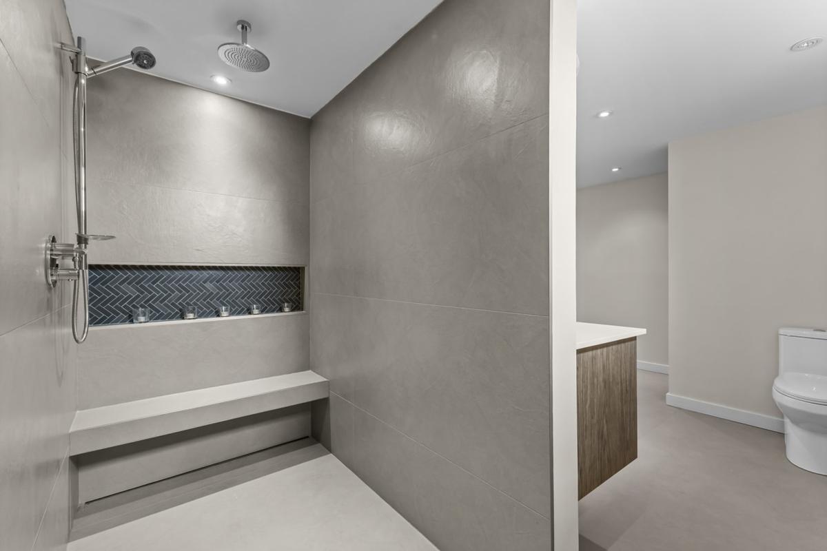 Deuxième vue de la salle de bain
