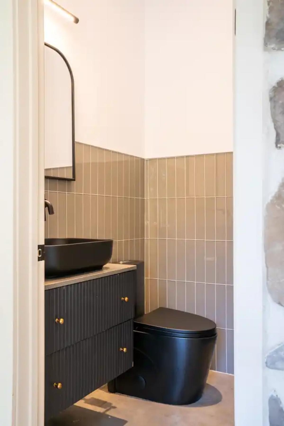 Salle de bain aux finitions modernes