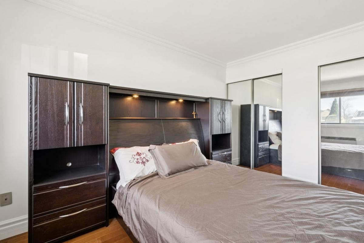 Détail du rangement dans la chambre principale