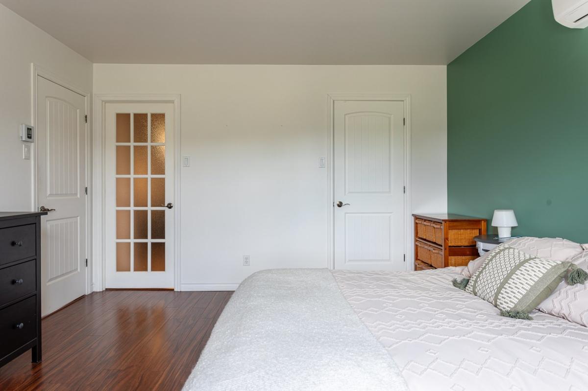 Autre vue de la chambre principale
