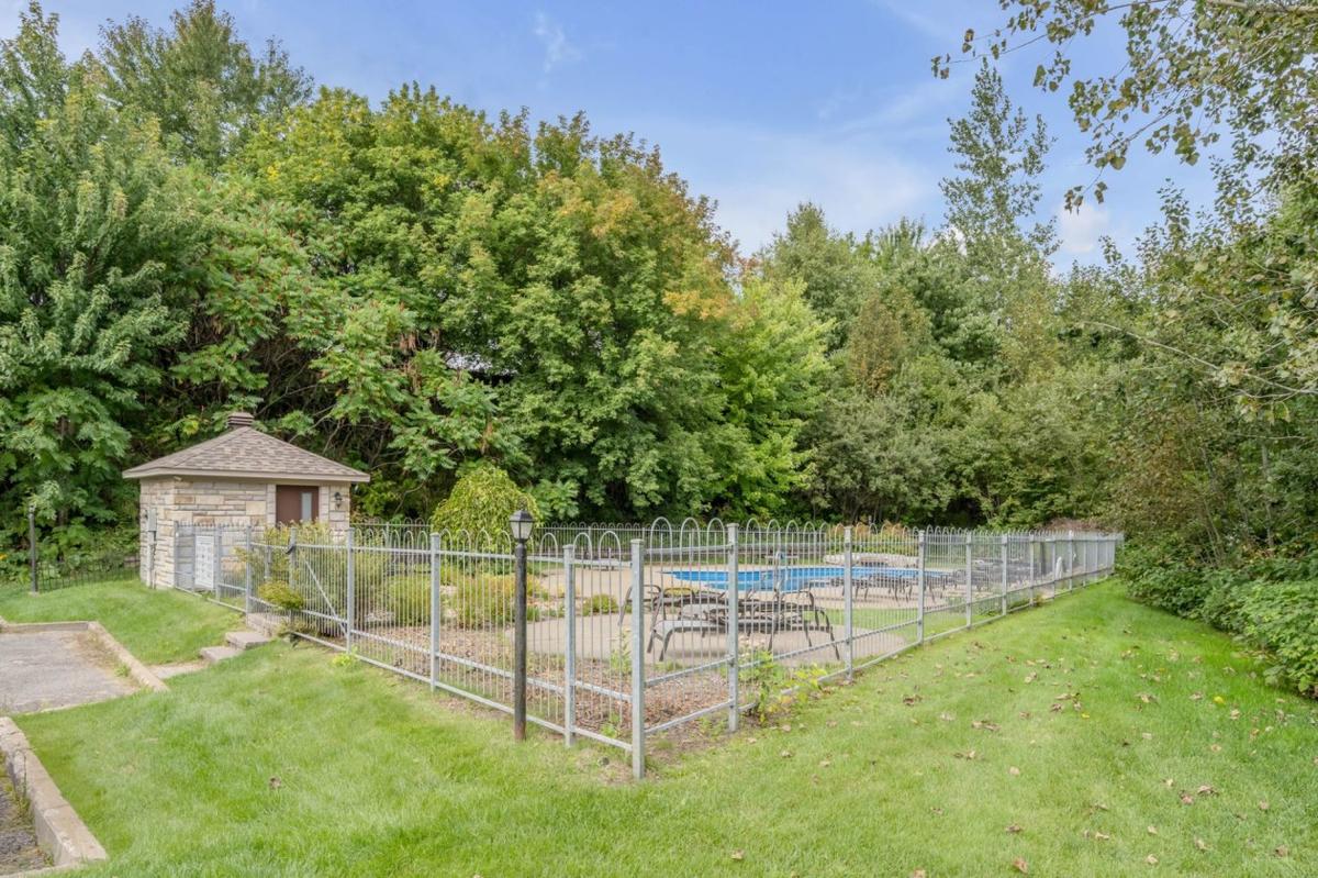 Piscine creusée chauffée de la copropriété