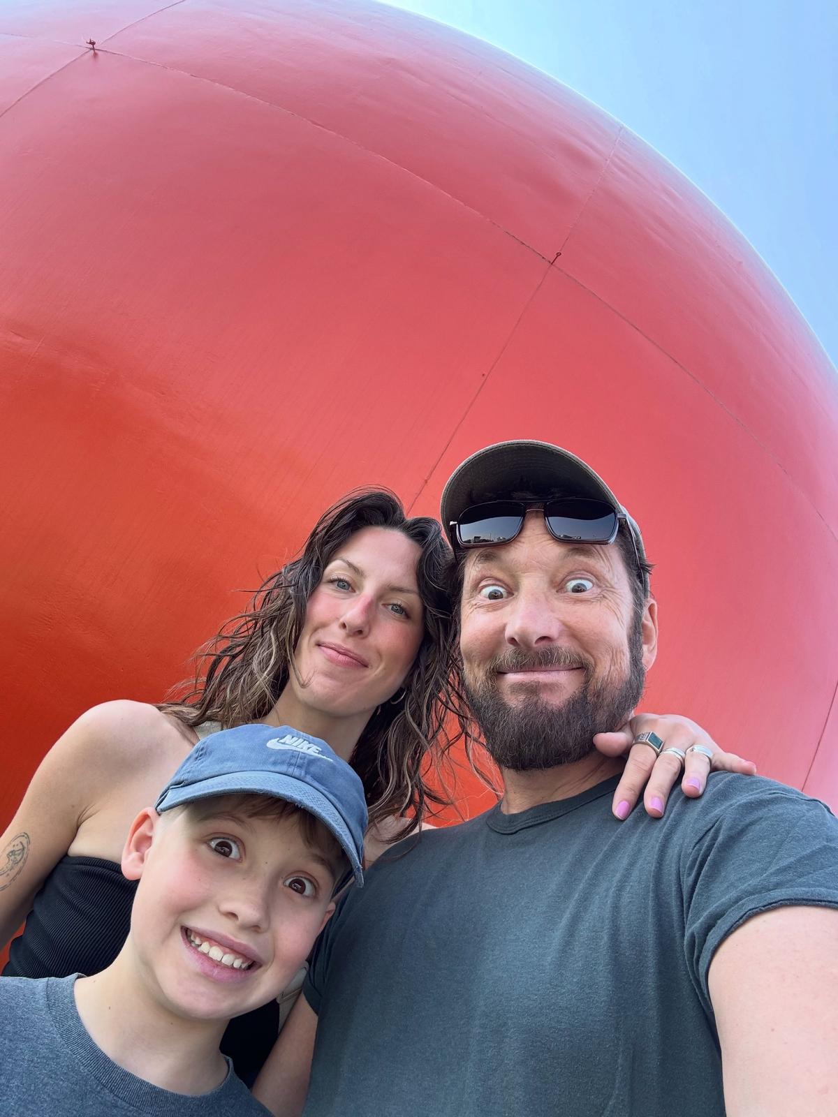 Danny Gilmore, son fils Joseph et son amoureuse Lili Morin-Prévost