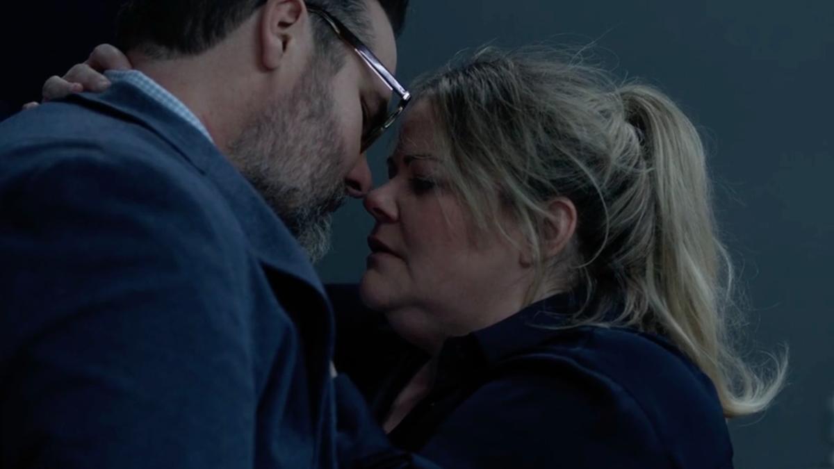 Antoine Bertrand et Geneviève Schmidt dans leur rôle de Raphael St-Vincent et Isabelle Granger dans STAT