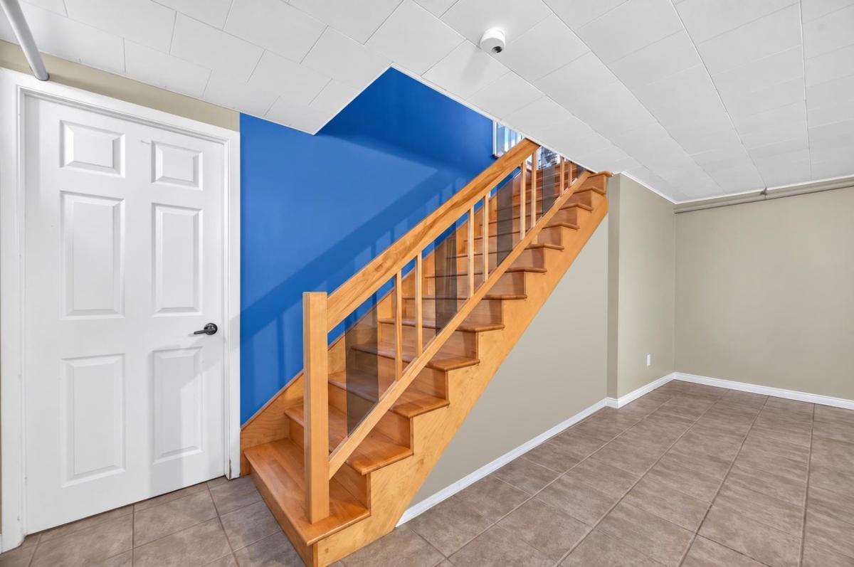 Descente vers le logement du sous-sol