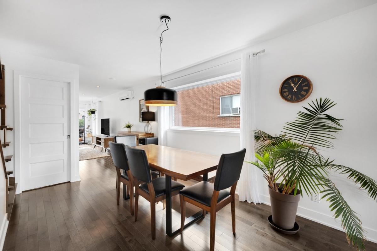 Salle à manger vue depuis la cuisine