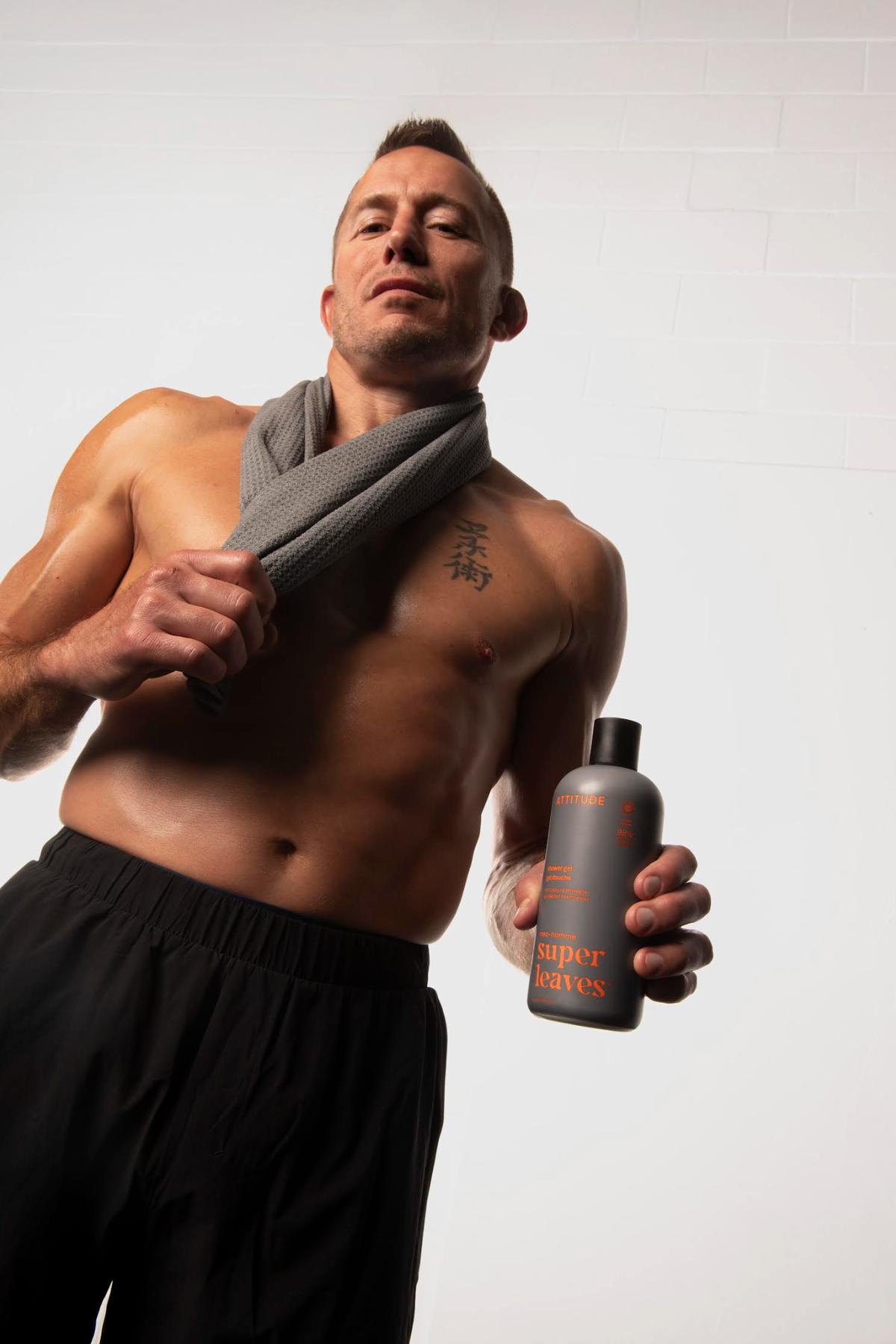 Georges St-Pierre qui représente Attitude Super Leaves