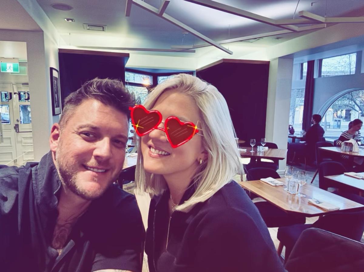 Mathieu Baron et une mystérieuse inconnue 