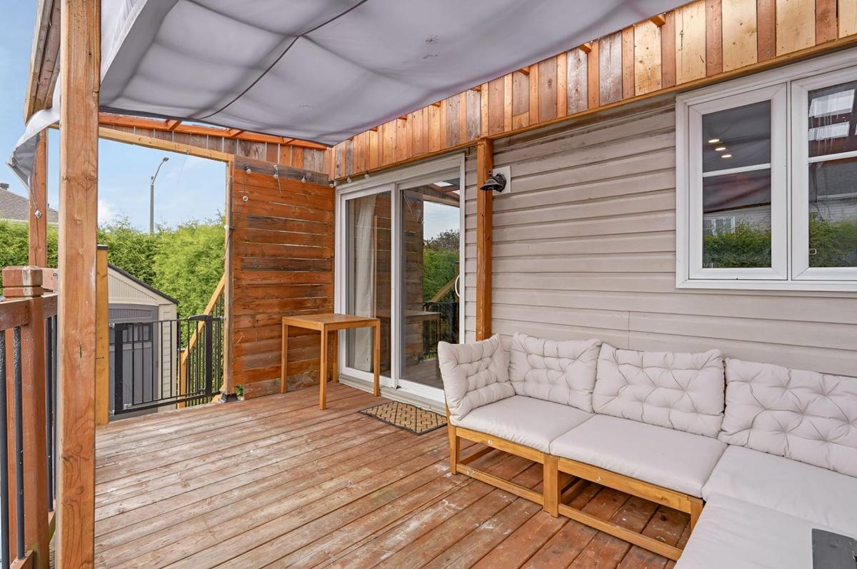 Espace patio avec section couverte