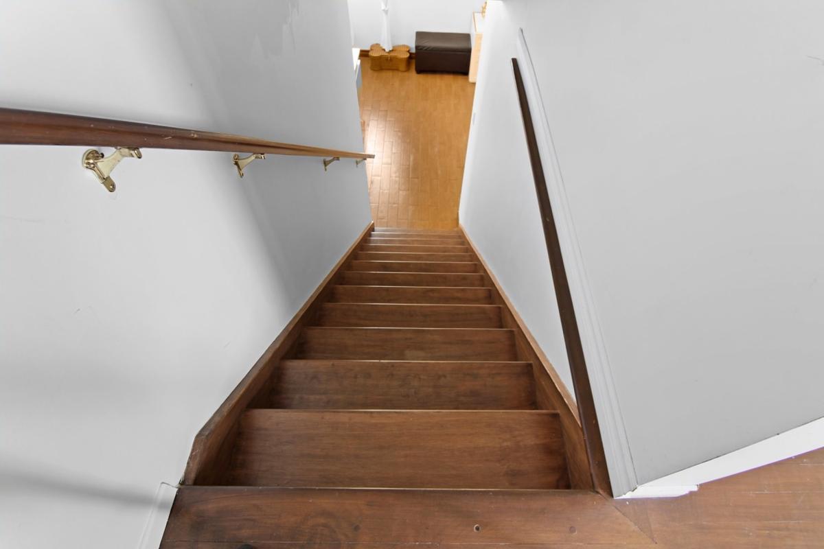L'escalier vers le sous-sol