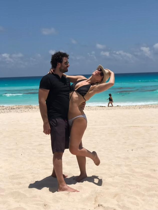 Ingrid Falaise et son mari sur la plage