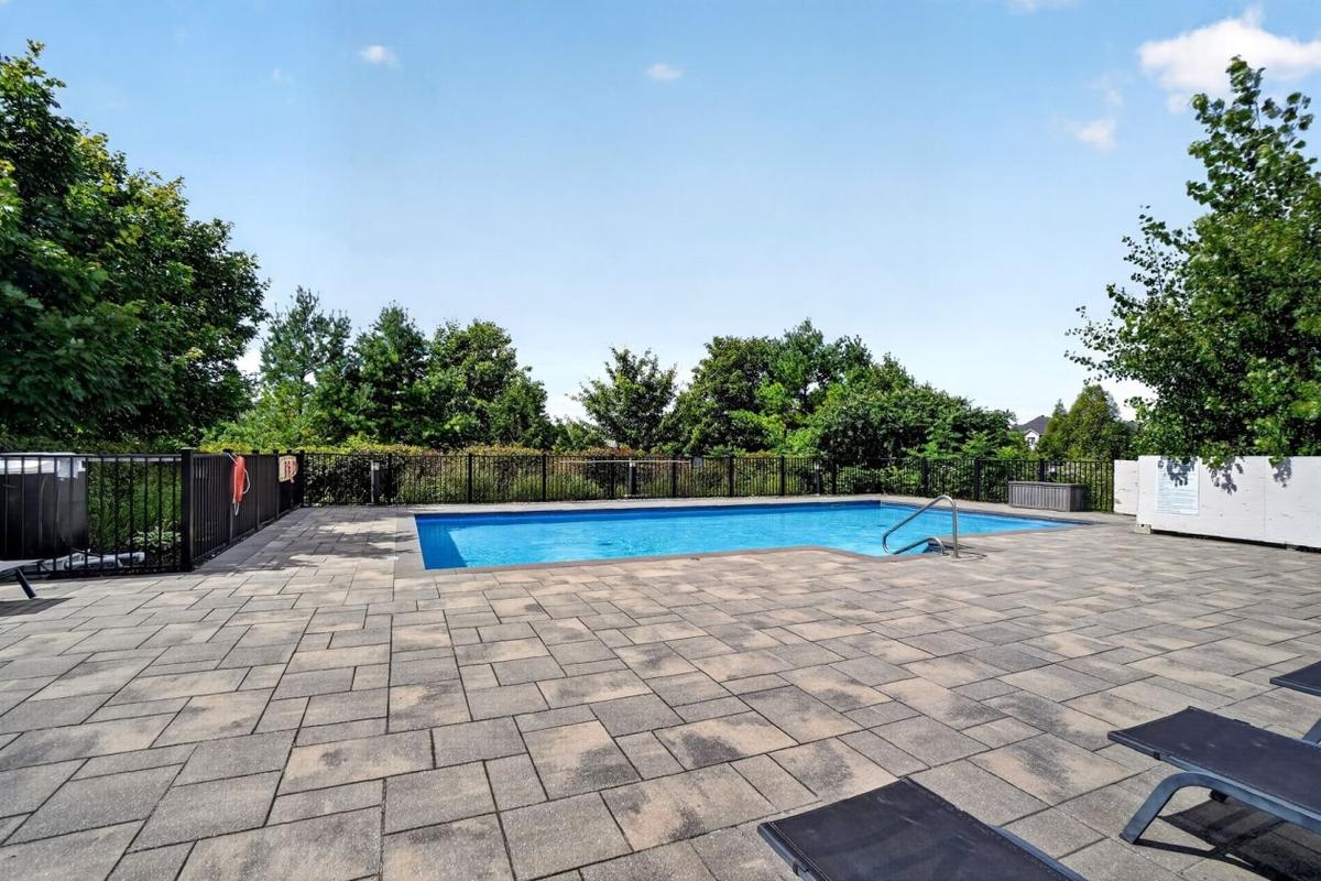 Piscine intérieure de l'immeuble