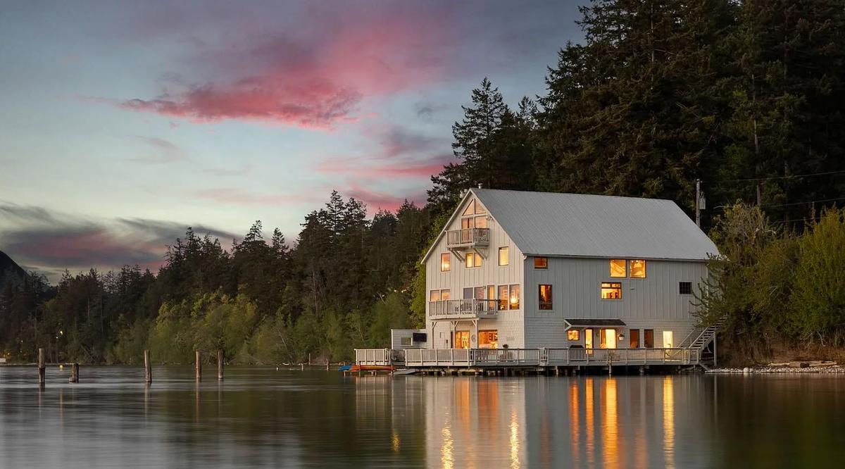 The Boathouse
