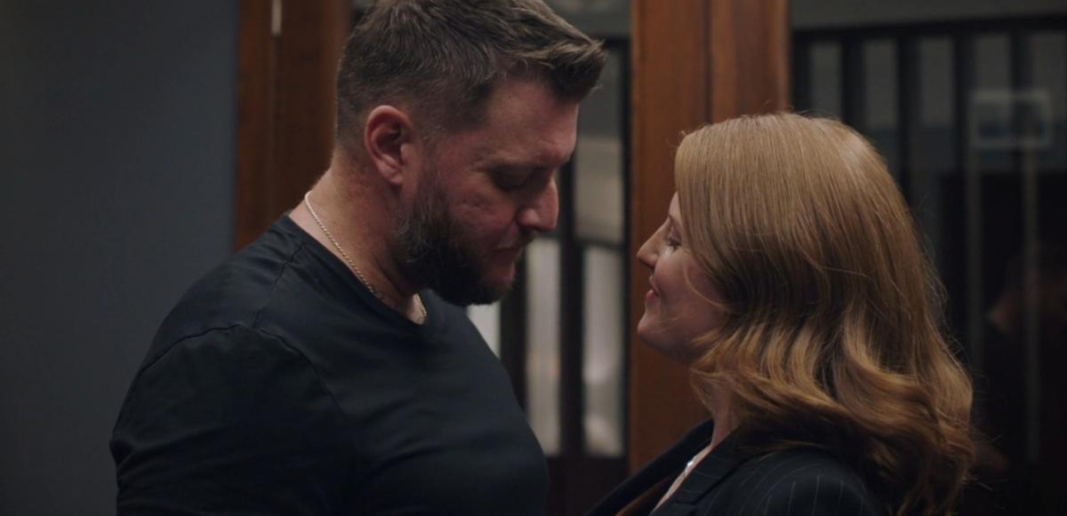 Mathieu Baron et Julie Trépanier dans Indéfendable