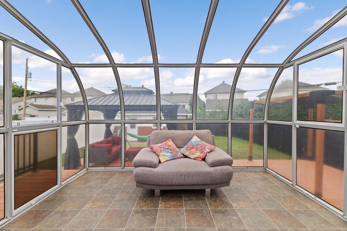 Solarium en polymère baigné de lumière