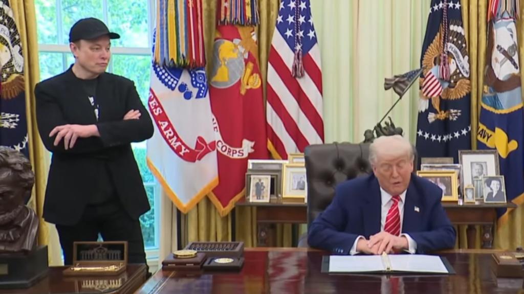 Elon Musk et Donald Trump dans le bureau ovale
