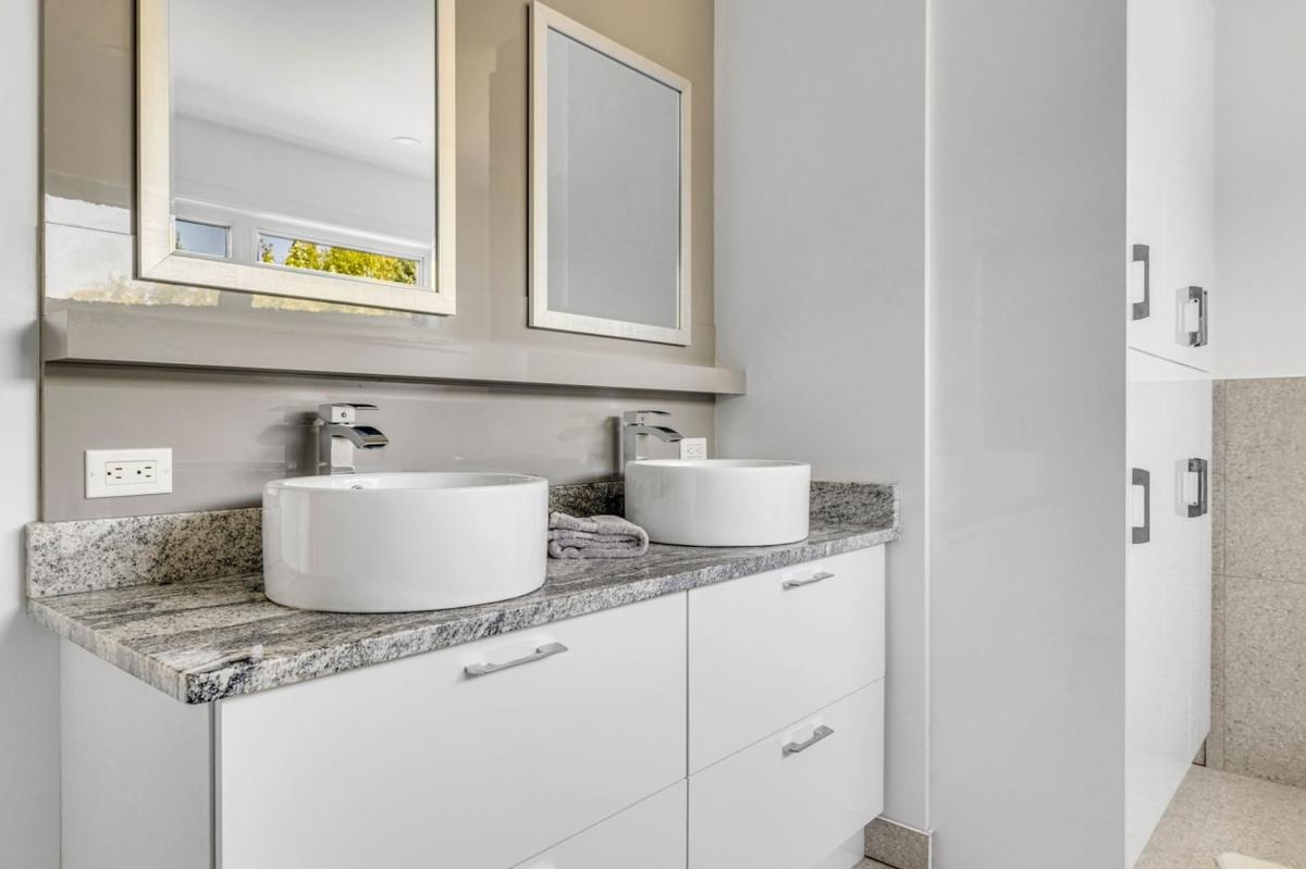 Salle de bain aux finitions contemporaines