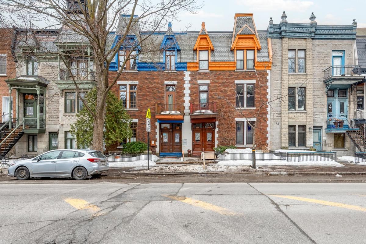 Façade du triplex sur la rue Saint-Hubert
