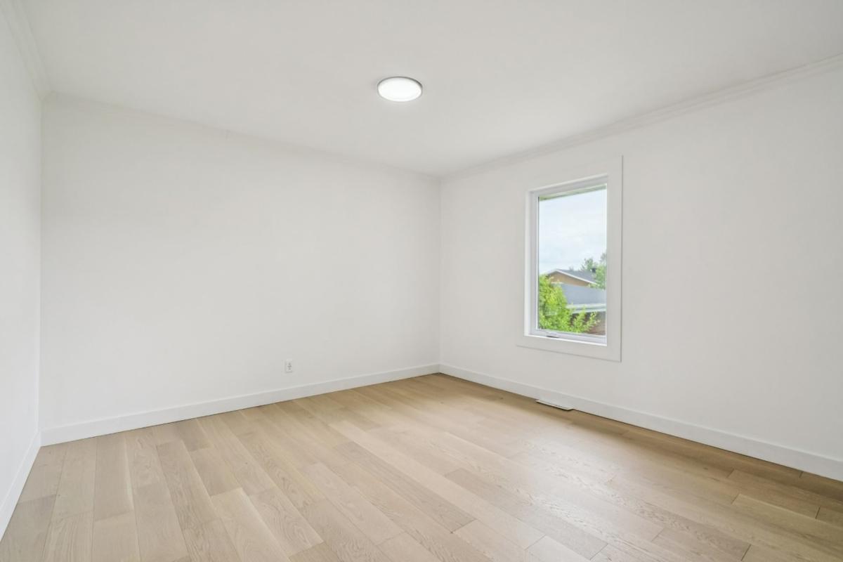 Chambre principale baignée de lumière