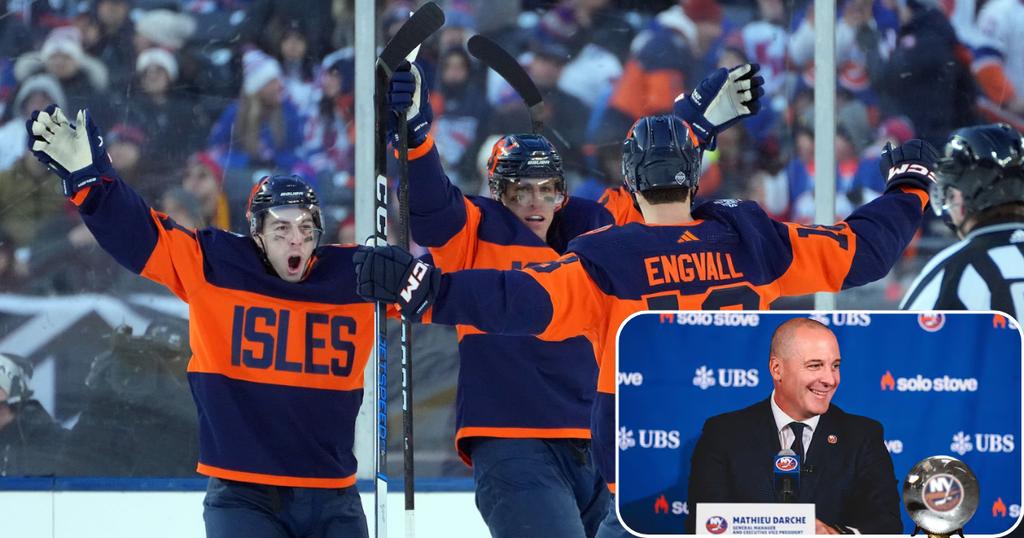 Jean-Gabriel Pageau et Pierre Engvall avec Mathieu Darche qui voit les Islanders dans sa boule de cristal