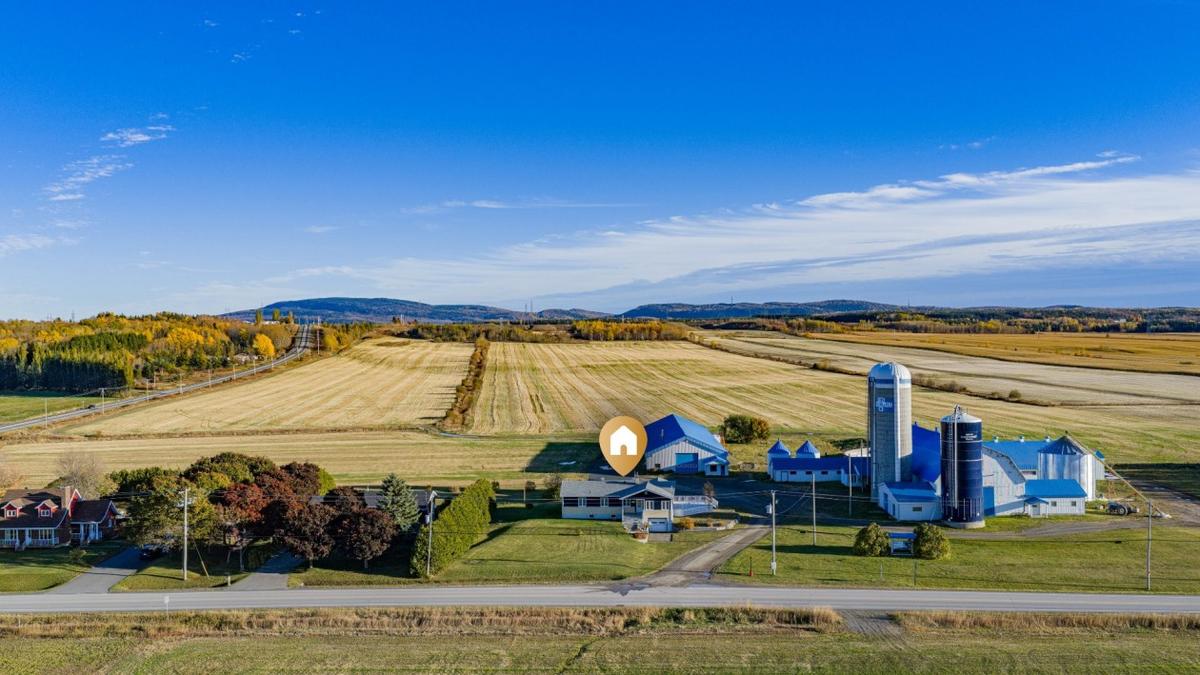 Panorama aérien de la propriété et ses environs