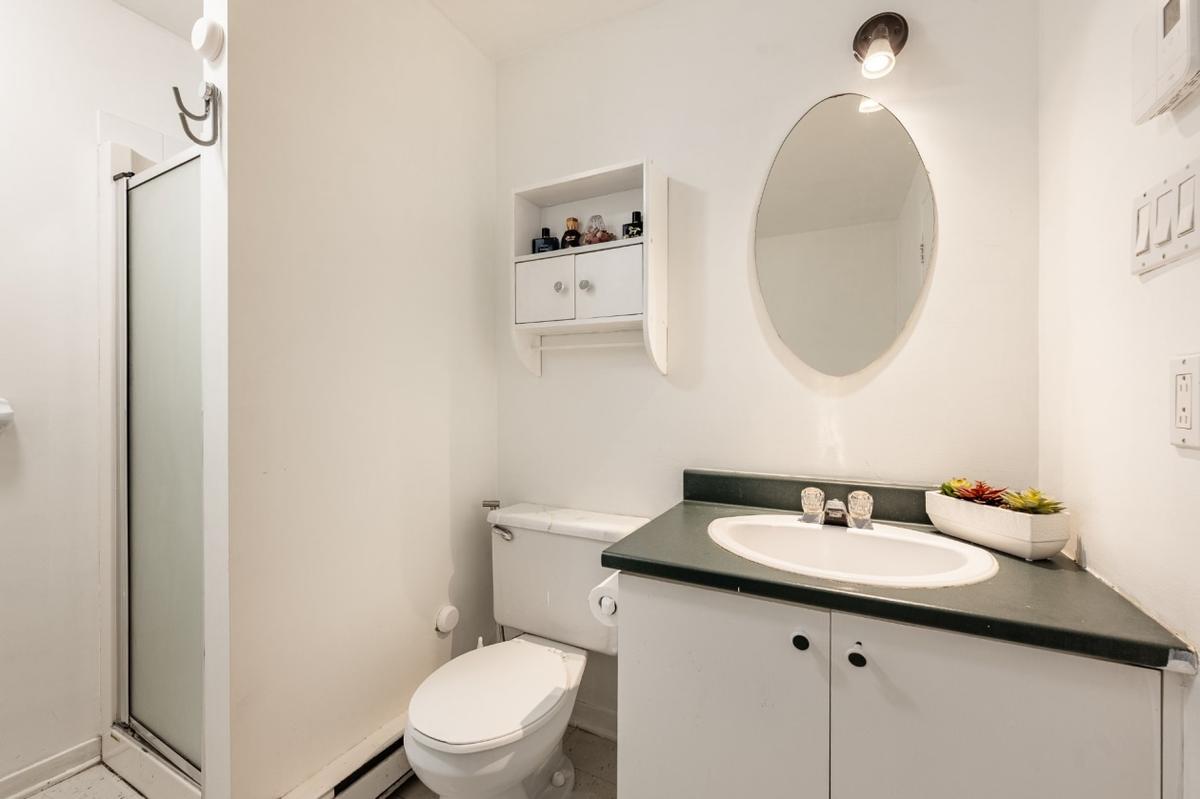 Salle de bain au sous-sol