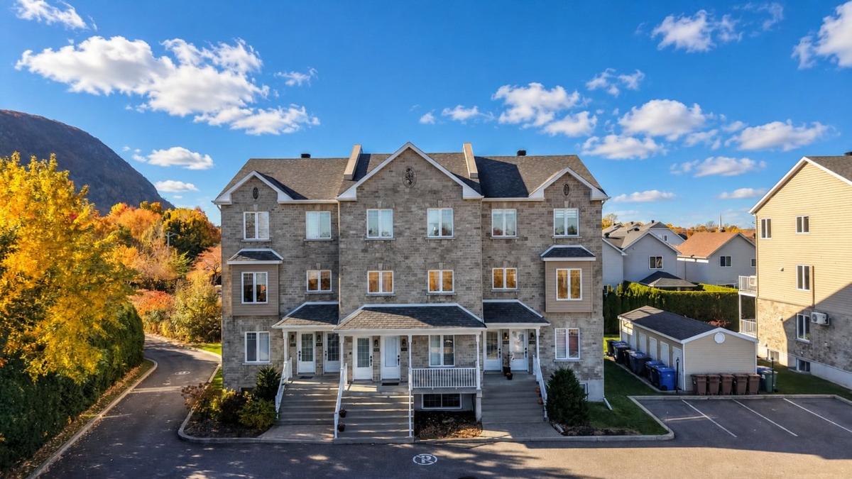 Façade du condo sur le boulevard Sir-Wilfrid-Laurier