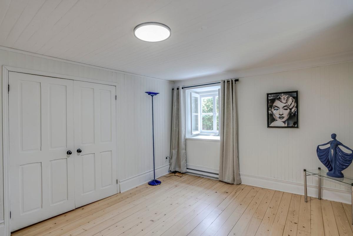 Autre angle de la chambre principale