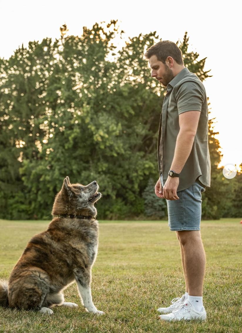 Sam Breton et son chien Genji