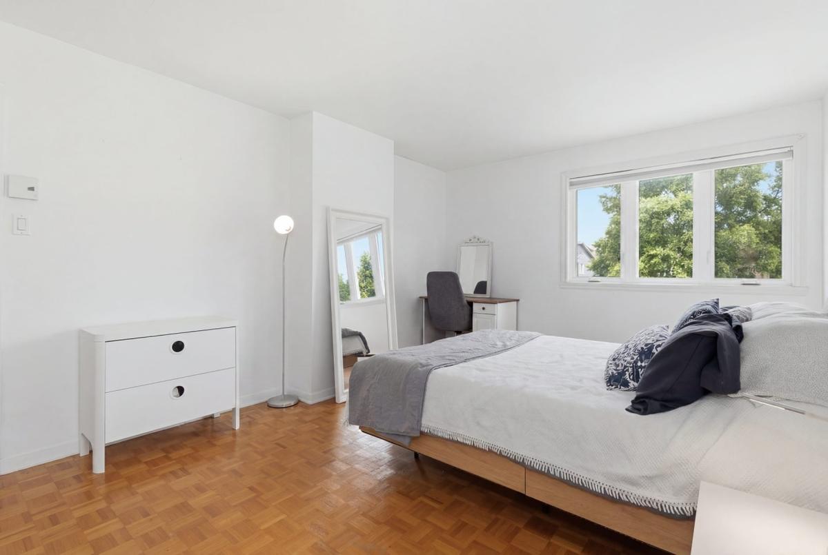 Autre angle de la chambre principale