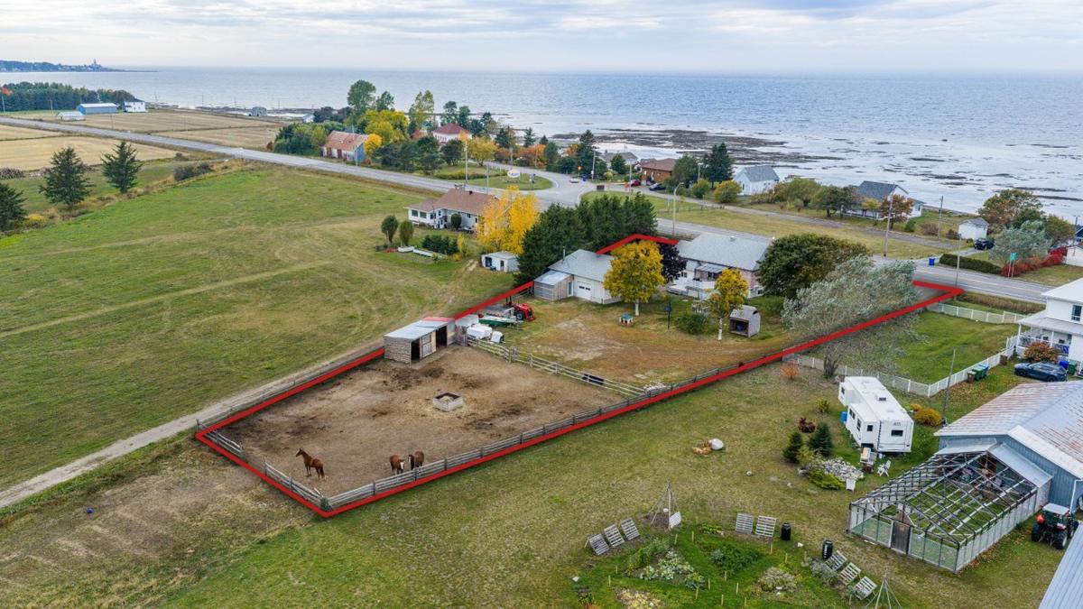 Vue aérienne montrant la proximité du fleuve