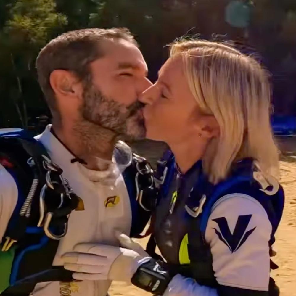 Guillaume Lemay-Thivierge et Émily Bégin sautent en parachute