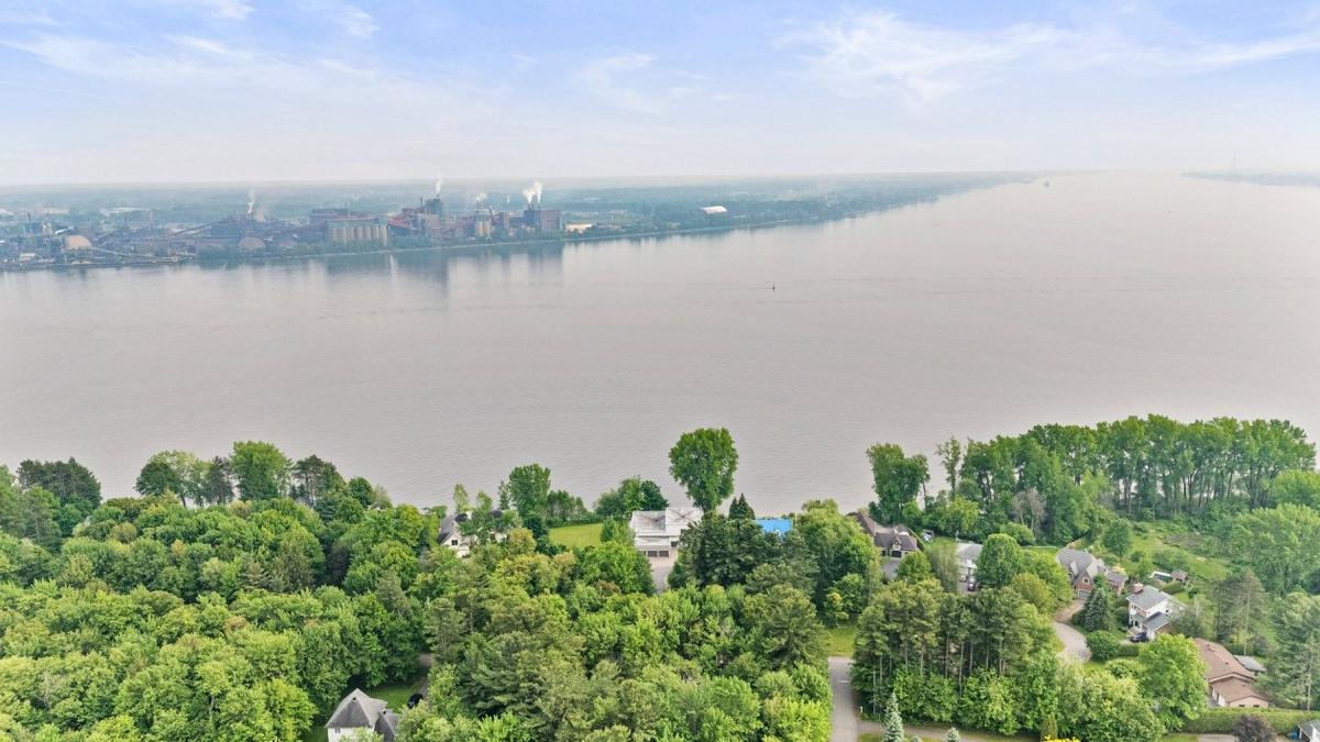 Propriété vue depuis le fleuve