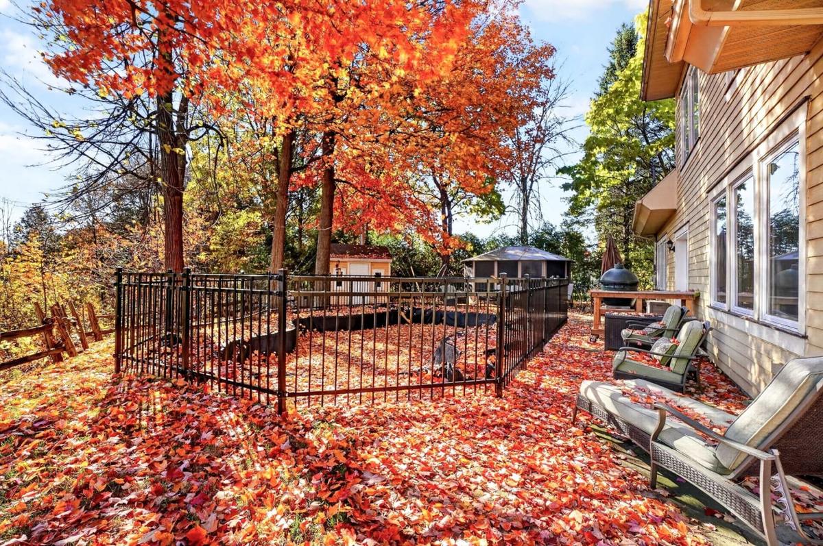 Espace extérieur avec terrasse et piscine