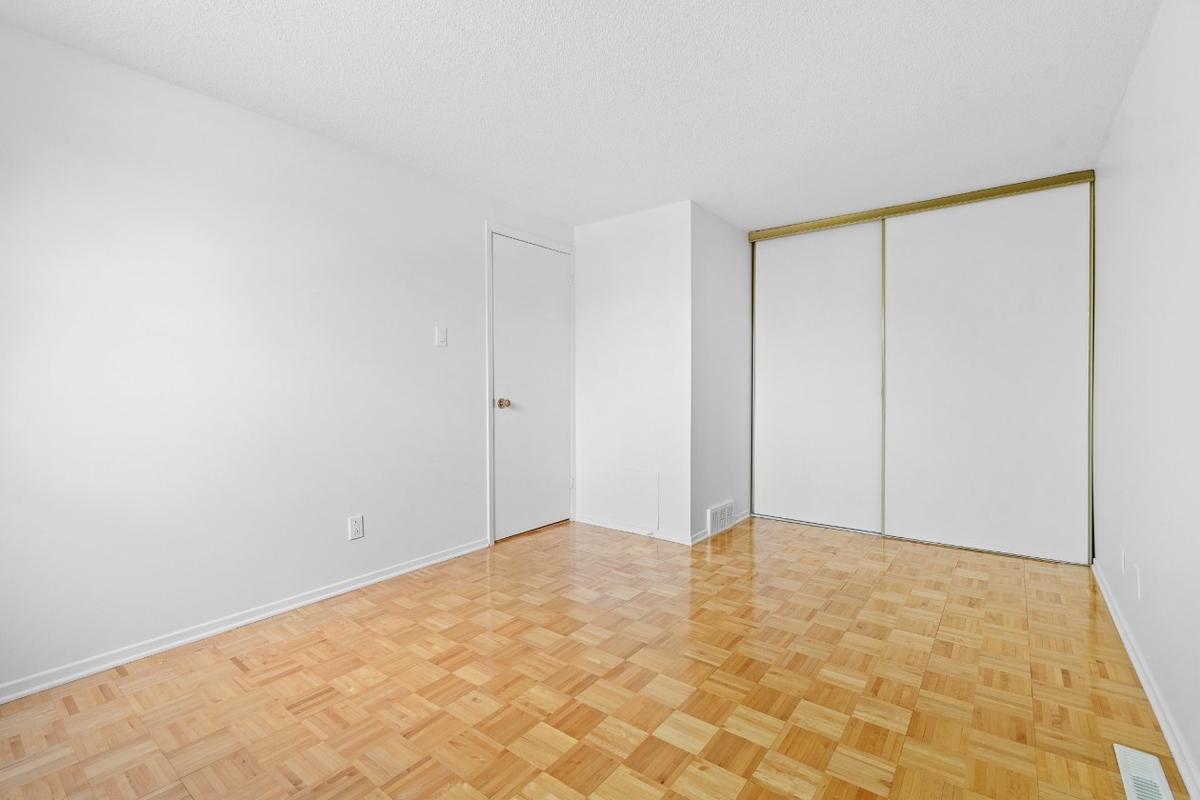 Autre angle de la chambre principale