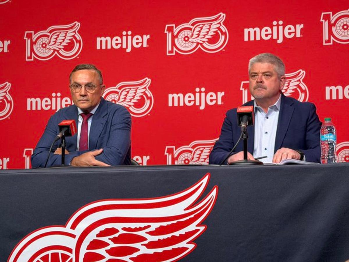Steve Yzerman and Todd McLellan