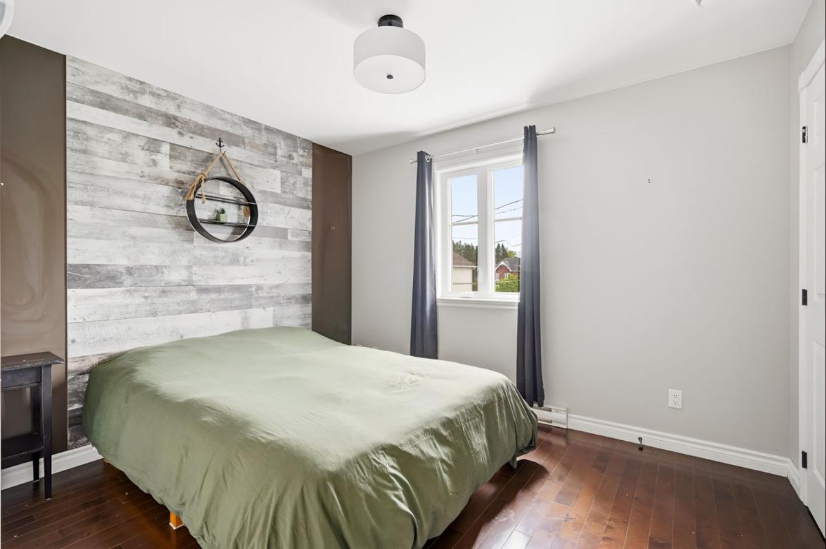 Chambre principale lumineuse