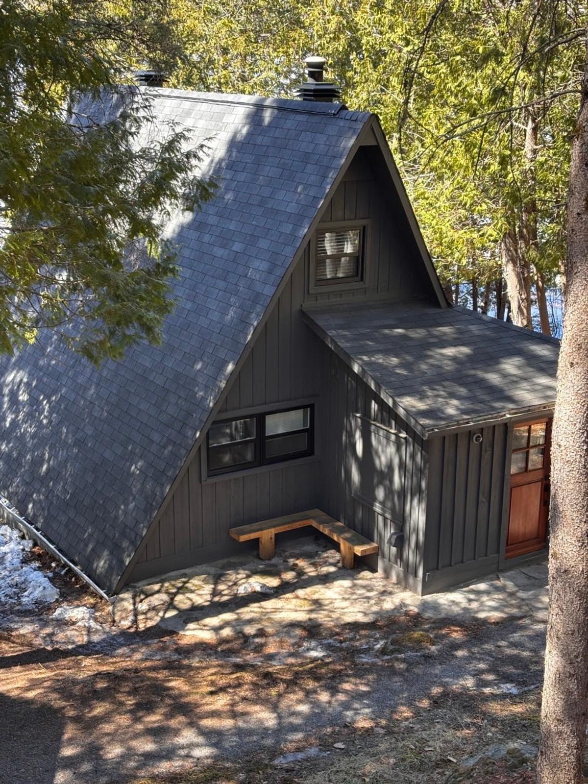 Vue du chalet depuis le lac