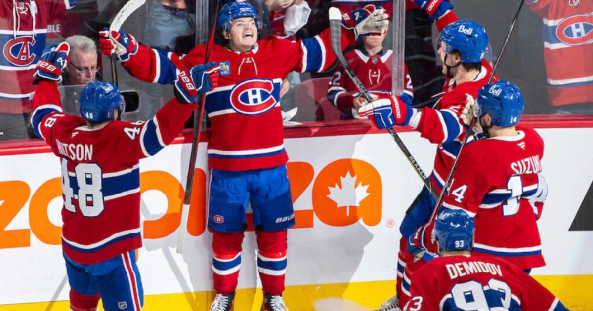 Lane Hutson, Cole Caufield, Ivan Demidov, Juraj Slafkovsky et Nick Suzuki - Célébration chandail rouge