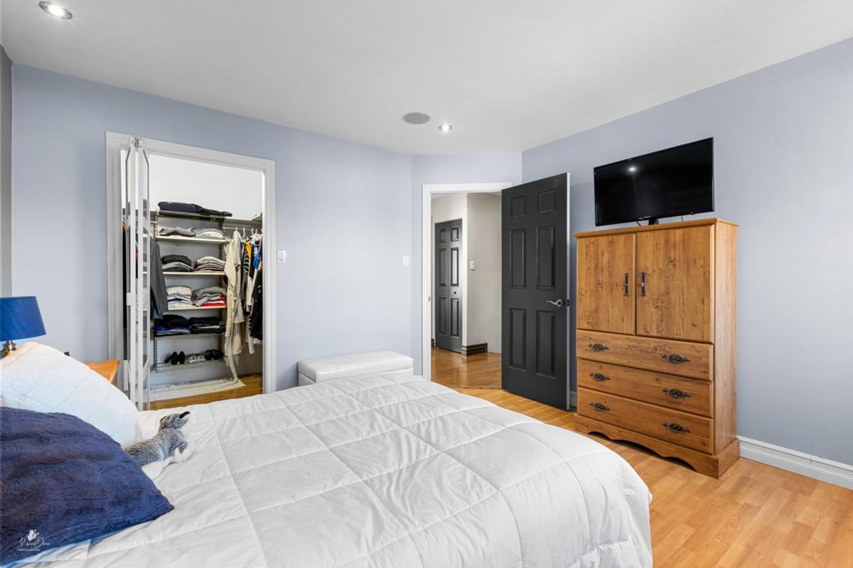 Autre angle de la chambre principale