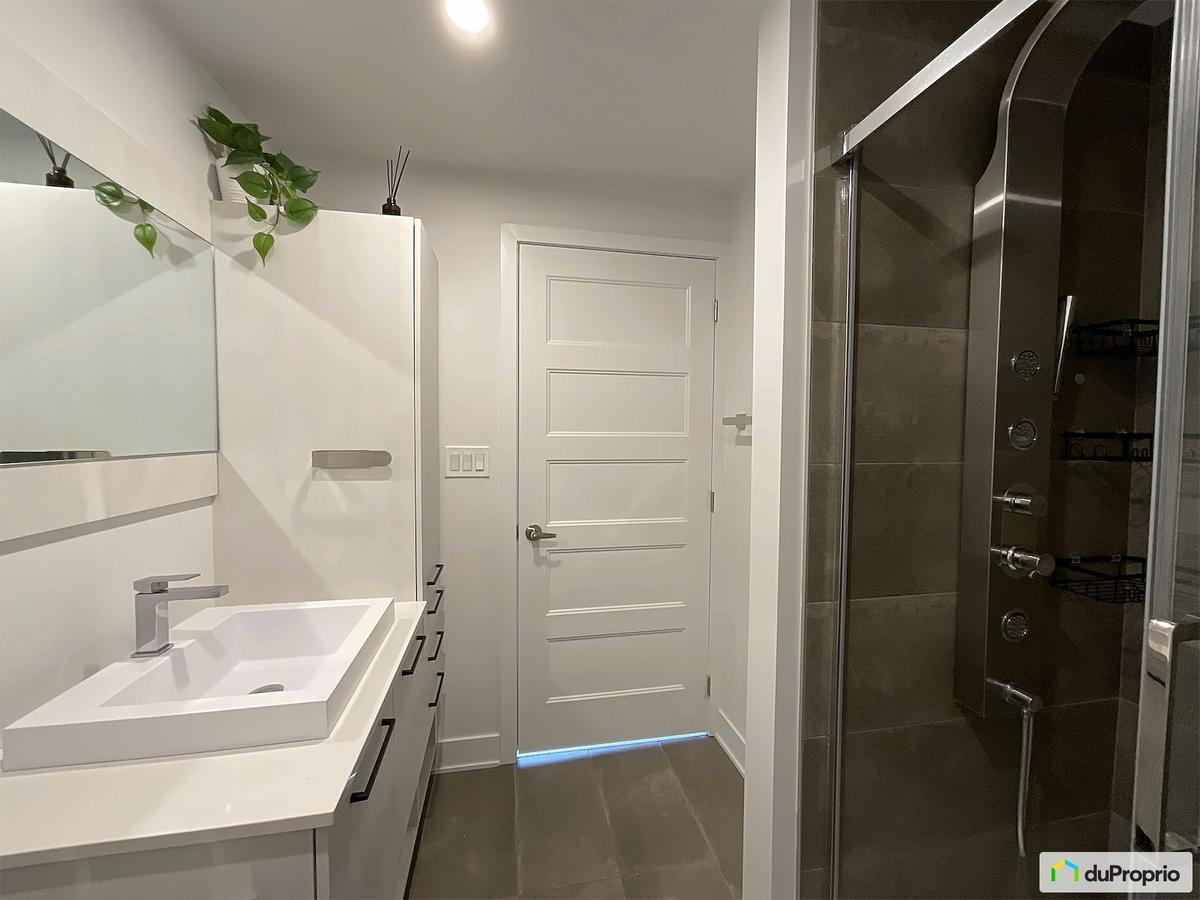 Douche vitrée de la seconde salle de bain