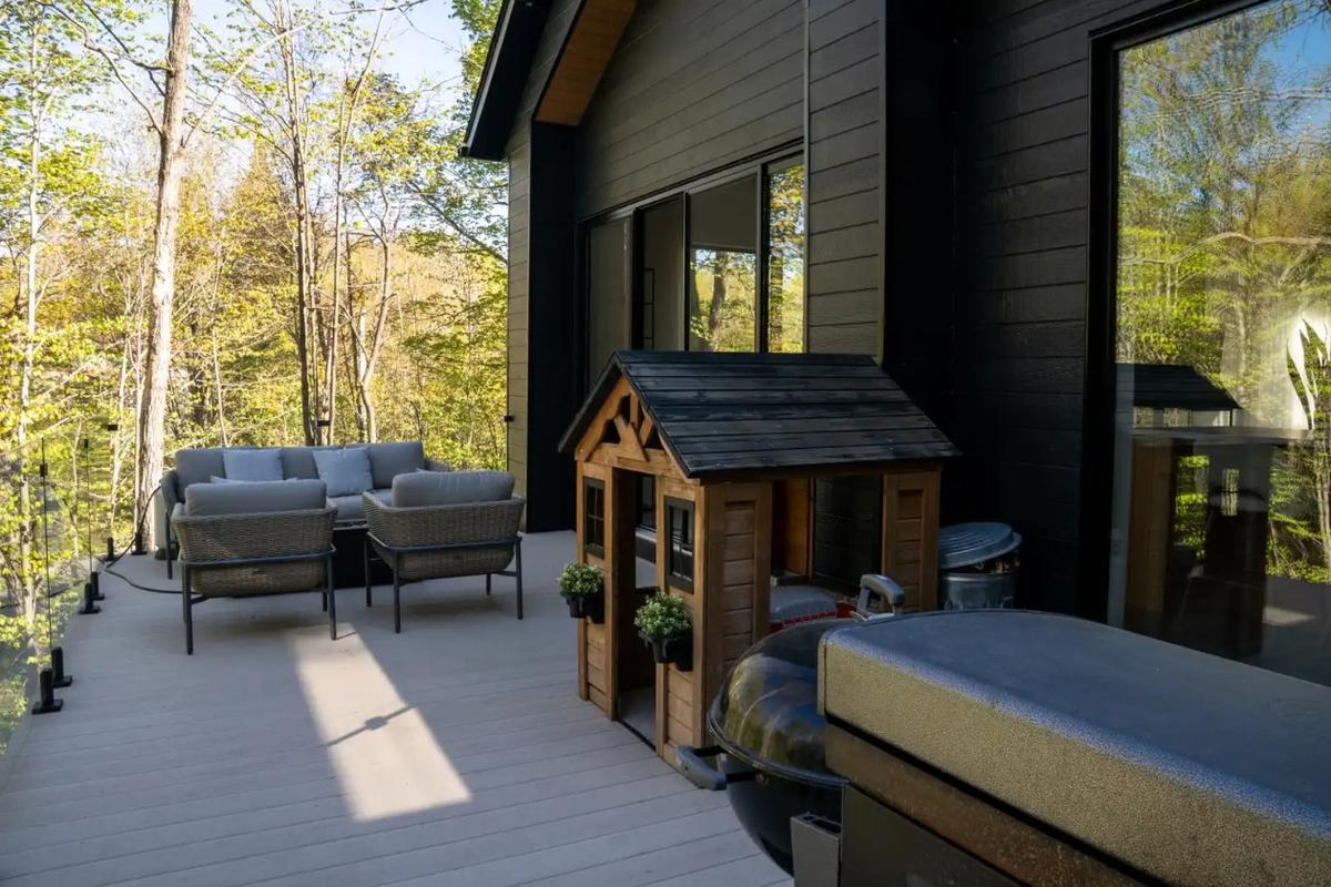 Grande terrasse donnant sur la forêt