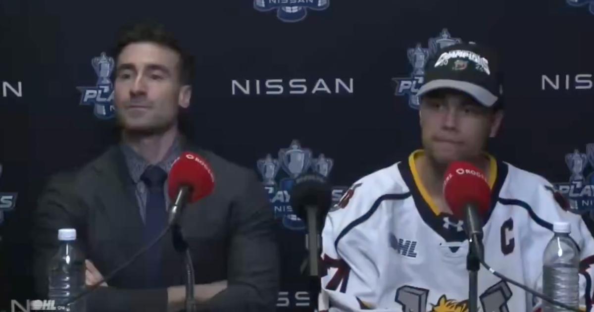 Colts head coach Dylan Smoskowitz and star defenseman Kashawn Aitcheson